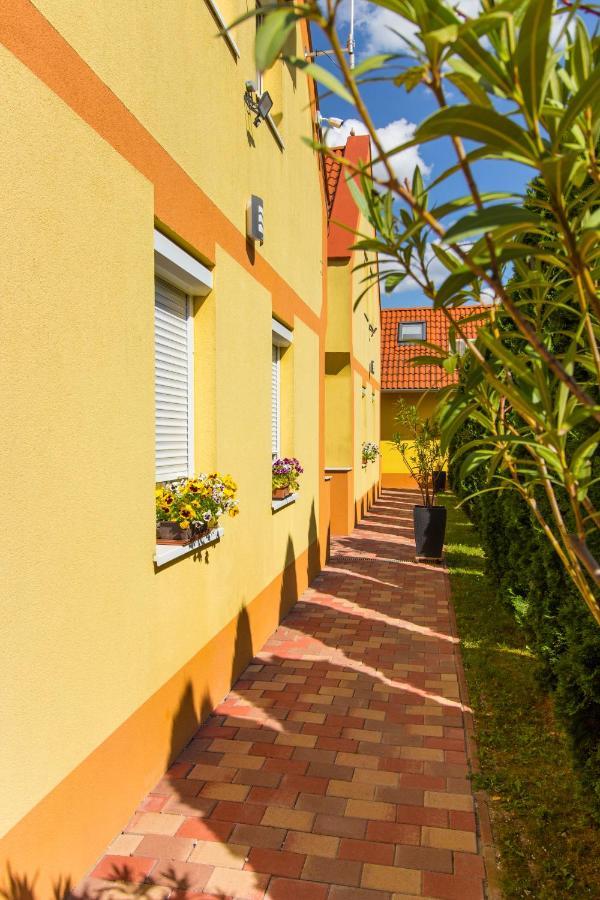 Ponty-Lak Panzio Guest House Davod Exterior photo