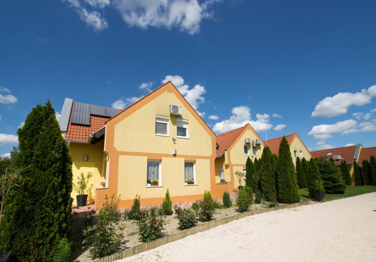 Ponty-Lak Panzio Guest House Davod Exterior photo