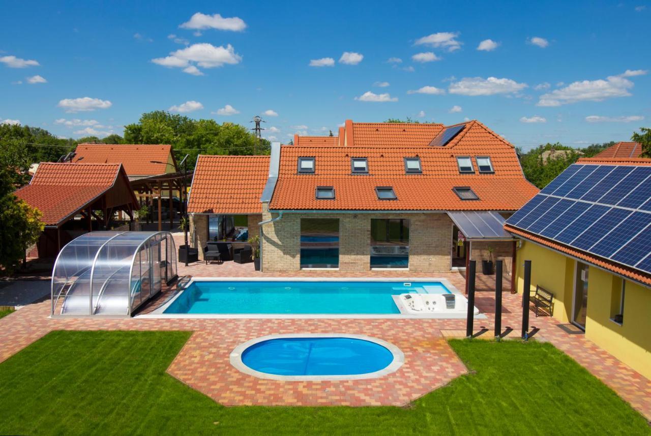 Ponty-Lak Panzio Guest House Davod Exterior photo